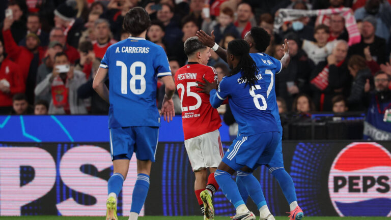 FBL-UEFA Champions League 2025-26 SL Benfica - Real Madrid Gianluca Prestianni S.L.Benfica Gianluca Prestianni of Benfica confronts Vinicius Junior and tries to provoke him Vinicius Junior Real Madrid during UEFA Champions League 2025-26 KO play-offs match between Lisboa e Benfica and Real Madrid at Estadio da Luz on Thursday 17 February 2026 in Lisbon, Portugal *** FBL UEFA Champions League 2025 26 SL Benfica Real Madrid Gianluca Prestianni S L Benfica Gianluca Prestianni of Benfica confronts Vinicius Junior and tries to provoke him Vinicius Junior Real Madrid during UEFA Champions League 2025 26 KO play offs match between Sport Lisboa e Benfica and Real Madrid at Estadio da Luz on Thursday 17 February 2026 in Lisbon, Portugal Copyright: JoaquimxFerreira
2026.02.17 Lizbona
pilka nozna , liga mistrzow
Benfica Lizbona - Real Madryt
Foto IMAGO/PressFocus

!!! POLAND ONLY !!!