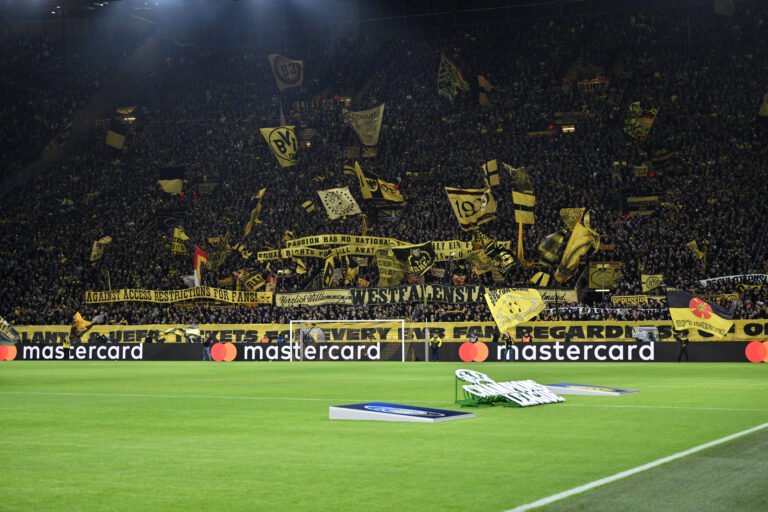 Südtribüne im Signal Iduna Park 17.02.2026, Fussball, UEFA Champions League 2025/2026, Play-offs, Borussia Dortmund - Atalanta Bergamo 2:0 UEFA regulations prohibit any use of photographs as image sequences and/or quasi-video Dortmund Signal Iduna Park Nordrhein Westfalen Deutschland *** Südtribüne im Signal Iduna Park 17 02 2026, Fußball, UEFA Champions League 2025 2026, Play offs, Borussia Dortmund Atalanta Bergamo 2 0 UEFA regulations prohibit any use of photographs as image sequences and or quasi video Dortmund Signal Iduna Park Nordrhein Westfalen Germany Team2
2026.02.17 Dortmund
pilka nozna ,  liga mistrzow
Borussia Dortmund - Atalanta Bergamo
Foto IMAGO/PressFocus

!!! POLAND ONLY !!!