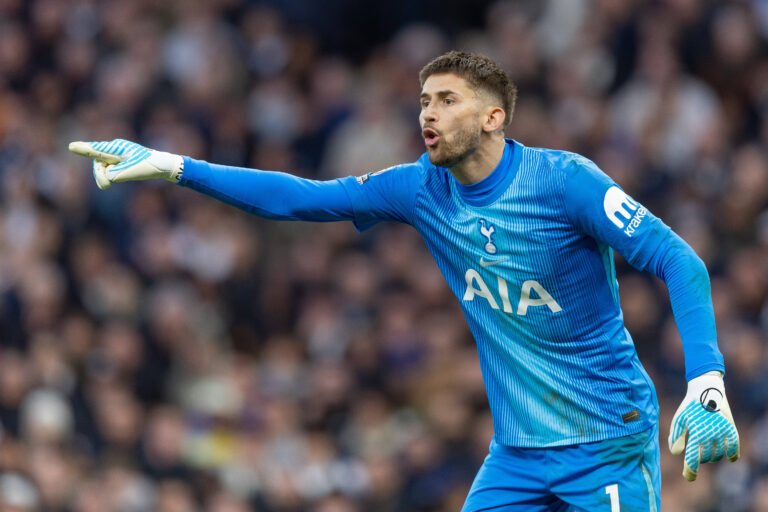 Tottenham Hotspur v Arsenal, Premier League, Football, Tottenham Hotspur Stadium, London, UK - 22 Feb 2026 Goalkeeper Guglielmo Vicario of Tottenham Hotspur 1 reacts London Tottenham Hotspur Stadium Tottenham GBR, UK NEWSPAPERS OUT Copyright: xEllixBirchx
2026.02.22 Londyn
pilka nozna liga angielska
Tottenham Hotspur - Arsenal Londyn

Foto IMAGO/PressFocus

!!! POLAND ONLY !!!