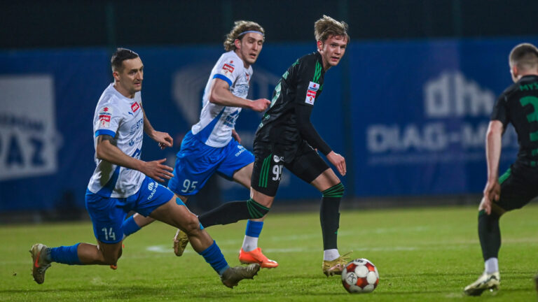 2026.02.27 Leczna Betclic 1 Liga Sezon 2025/2026 Pogon Siedlce - Gornik Leczna 

N/z Fryderyk Janaszek Damian Jakubik

Foto Kacper Pacocha / PressFocus 

2026.02.27 Leczna Polish First League Season 2025/2026 Pogon Siedlce - Gornik Leczna

Credit: Kacper Pacocha / PressFocus