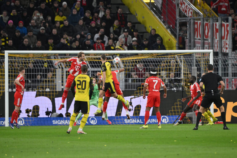 Nico Schlotterbeck Borussia Dortmund, mi., erzielt das Tor zum 1:0, links Harry Kane Bayern Muenchen 28.02.2026, Fussball 1. Bundesliga, Saison 2025/2026, 24. Spieltag, Borussia Dortmund - FC Bayern Munchen DFL regulations prohibit any use of photographs as image sequences and/or quasi-video Dortmund Signal Iduna Park Nordrhein Westfalen Deutschland *** Nico Schlotterbeck Borussia Dortmund , mi , scores the goal to 1 0, left Harry Kane Bayern Muenchen 28 02 2026, Soccer 1 Bundesliga, Season 2025 2026, 24 Matchday, Borussia Dortmund FC Bayern Munchen DFL regulations prohibit any use of photographs as image sequences and or quasi video Dortmund Signal Iduna Park Nordrhein Westfalen Germany Team2
2026.02.28 Dortmund
pilka nozna liga niemiecka
Borussia Dortmund - Bayern Monachium

Foto IMAGO/PressFocus

!!! POLAND ONLY !!!