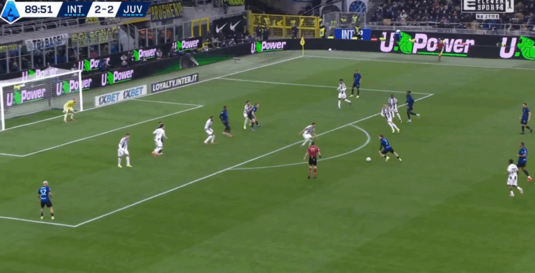 Zieliński trafia na wagę zwycięstwa! Trybuny oszalały! [WIDEO]