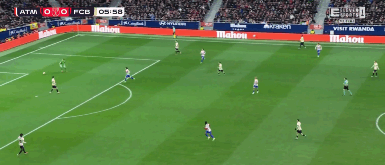 Co za babol Joana Garcii! Atletico na prowadzeniu po fatalnym błędzie [WIDEO]