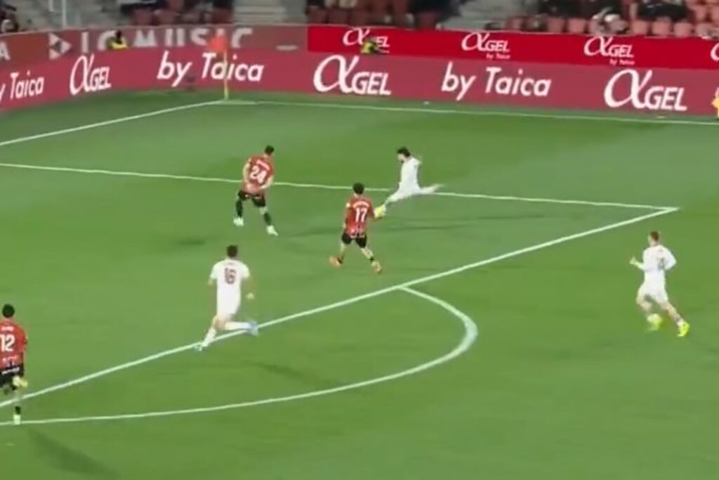 Cudowny gol w La Liga! Idealne uderzenie [WIDEO]