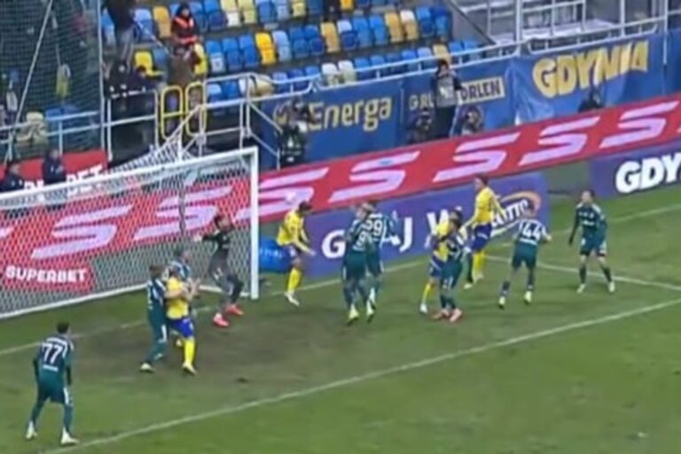 Legia Warszawa znów w tarapatach! Tak Arka Gdynia zaskoczyła Wojskowych [WIDEO]