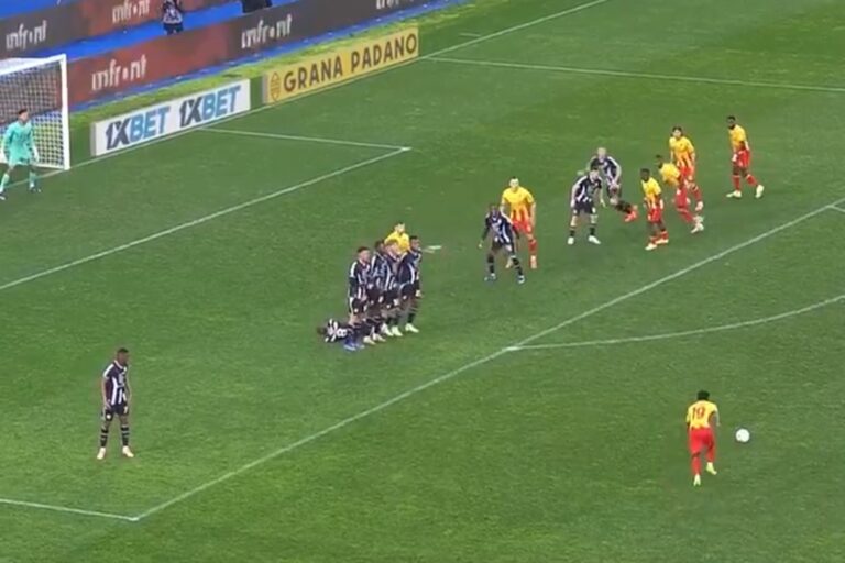 Co za gol w Serie A! Prosto z rzutu wolnego [WIDEO]