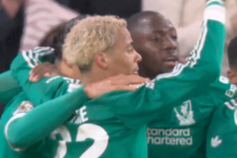 Oni wciąż to mają! Salah i Van Dijk wyprowadzają Liverpool na prowadzenie [WIDEO]