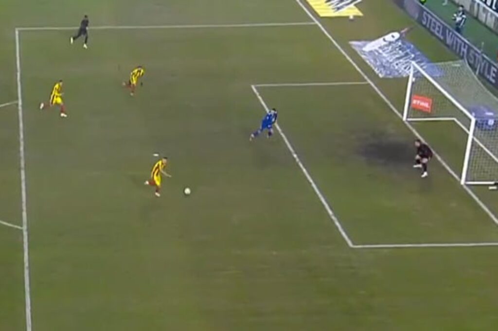 Kuriozalny błąd obrony w Ekstraklasie! Co zrobiła defensywa Radomiaka? [WIDEO]