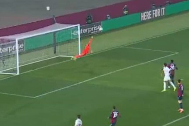 Kosmiczna parada Łukasza Skorupskiego! Jak on to wyjął [WIDEO]