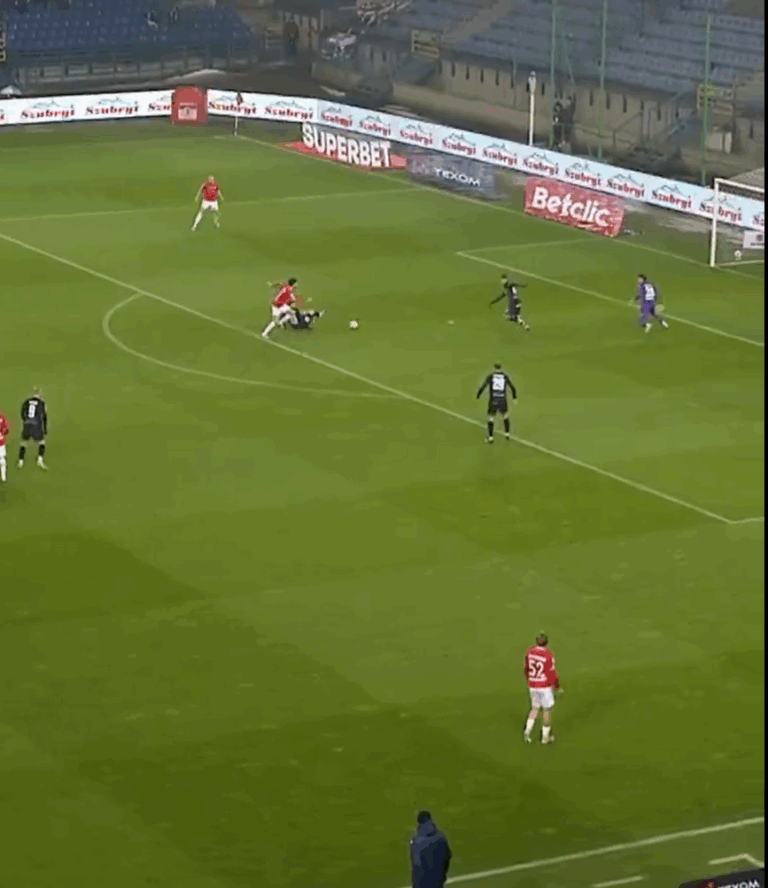 Co za błąd w obronie! Falstart Wisły Kraków i Tychy na prowadzeniu [WIDEO]