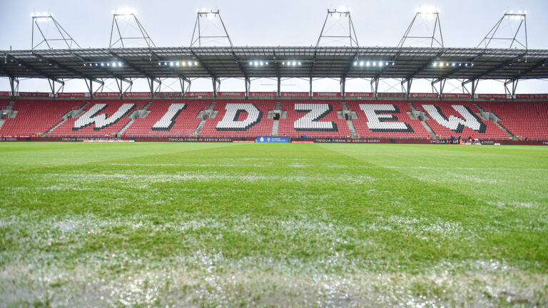 2023.10.22 Lodz
Pilka nozna PKO Ekstraklasa Sezon 2023/2024
Widzew Lodz - Ruch Chorzow
N/z stadion, obiekt sportowy, boisko, murawa, deszcz, ulewa, kaluze, ryzyko odwolania meczu, Serce Lodzi, Stadion Widzewa w Lodzi
Foto Marcin Bulanda / PressFocus

2023.10.22 Lodz
Football Polish PKO Ekstraklasa League Season 2023/2024
Widzew Lodz - Ruch Chorzow
stadion, obiekt sportowy, boisko, murawa, deszcz, ulewa, kaluze, ryzyko odwolania meczu, Serce Lodzi, Stadion Widzewa w Lodzi
Credit: Marcin Bulanda / PressFocus