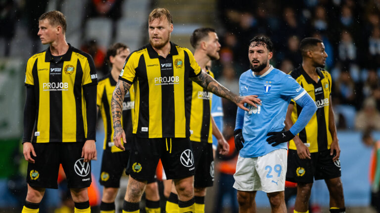Malmo FF v Hammarby IF, Allsvenksan football, Malmoe, Sweden Malmoe, Sweden. 27th, October 2025. Victor Eriksson L of Hammarby IF and Sead Haksabanovic 29 of Malmoe FF seen during the Allsvenskan match between Malmo FF and Hammarby IF at Eleda Stadion in Malmoe. Sweden, Malmo PUBLICATIONxNOTxINxDENxNORxFINxBEL Copyright: xGonzalesxPhoto/TobiasxJorgensenx
2025.10.27 Malmoe
pilka nozna , liga szwedzka
Malmoe FF - Hammarby IF
Foto IMAGO/PressFocus

!!! POLAND ONLY !!!