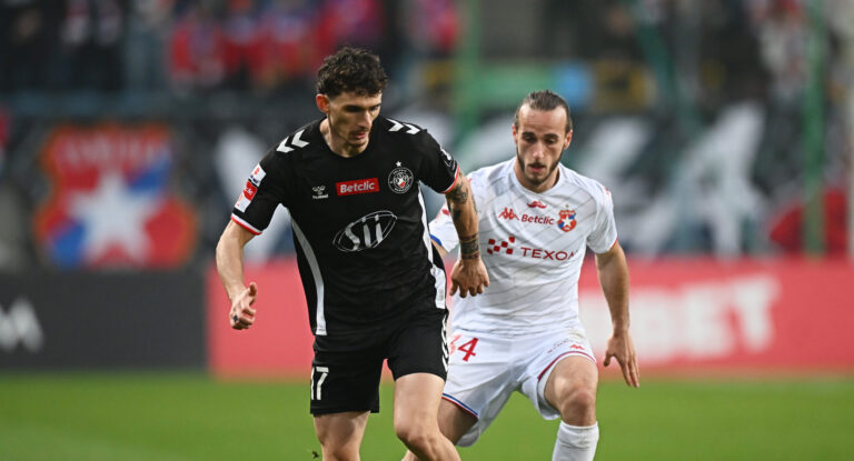 2025.11.08 Krakow
Pilka nozna Pierwsza Liga Betclic 1 Liga Sezon 2025/2026
Wisla Krakow - Polonia Warszawa
N/z Robert Dadok Raoul Giger
Foto Norbert Barczyk / PressFocus

2025.11.08 Krakow
Football Polish Betclic First I League Season 2025/2026
Robert Dadok Raoul Giger
Credit: Norbert Barczyk / PressFocus