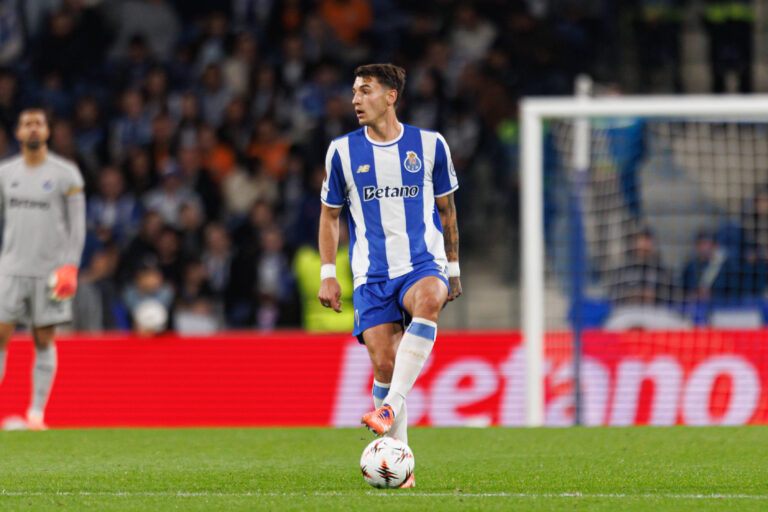 Jakub Kiwior seen during UEFA Europa League game between teams of FC Porto and OGC Nice Bernardo Benjamim/Ball Raw Images Porto Estadio do Dragao Portugal Copyright: xBernardoxBenjamimx bernardobenjamim_fcporto_nice_2526-09
2025.11.27 Porto
pilka nozna liga europy
FC Porto - OGC Nice
Foto IMAGO/PressFocus

!!! POLAND ONLY !!!