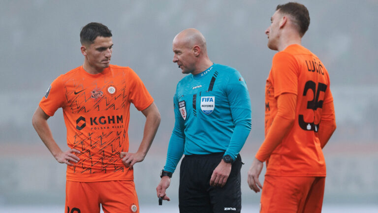 2025.11.30 Lubin
Pilka nozna PKO Ekstraklasa sezon 2025/2026
KGHM Zaglebie Lubin - Jagiellonia Bialystok
N/z Szymon Marciniak (Sedzia Referee) Filip Kocaba Luka Lucic
Foto Tomasz Folta / PressFocus

2025.11.30 Lubin
Football PKO Ekstraklasa season 2025/2026
KGHM Zaglebie Lubin - Jagiellonia Bialystok
Szymon Marciniak (Sedzia Referee) Filip Kocaba Luka Lucic
Credit: Tomasz Folta / PressFocus
