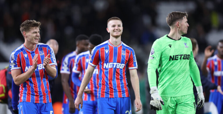 London, England, 7th December 2025. Justin Devenny, Adam Wharton and Dean Henderson of Crystal Palace celebrate the win during the Fulham vs Crystal Palace Premier League match at Craven Cottage, London. Picture credit should read: David Klein / Sportimage EDITORIAL USE ONLY. No use with unauthorised audio, video, data, fixture lists, club/league logos or live services. Online in-match use limited to 120 images, no video emulation. No use in betting, games or single club/league/player publications. SPI_061_DK_Fulham_Palace SPI-4355-0058
2025.12.07 Londyn
pilka nozna , liga angielska
Fulham - Crystal Palace
Foto IMAGO/PressFocus

!!! POLAND ONLY !!!