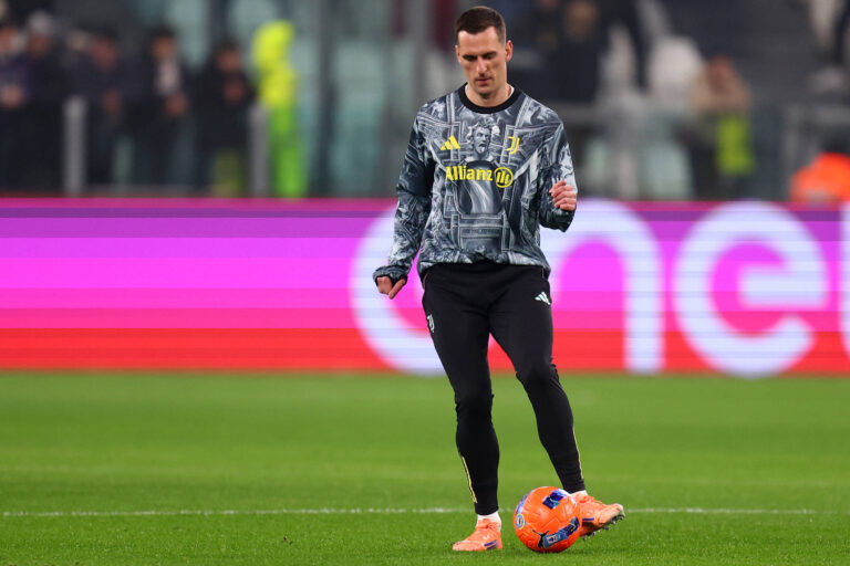 Juventus Fc - As Roma Arkadiusz Milik of Juventus Fc during warm up before the Serie A match beetween Juventus Fc and As Roma at Allianz Stadium on December 20, 2025 in Turin, Italy . Torino Allianz Stadium Italy Copyright: xMarcoxCanonierox
2025.12.20 Turyn
pilka nozna , liga wloska
Juventus Turyn - AS Roma
Foto IMAGO/PressFocus

!!! POLAND ONLY !!!