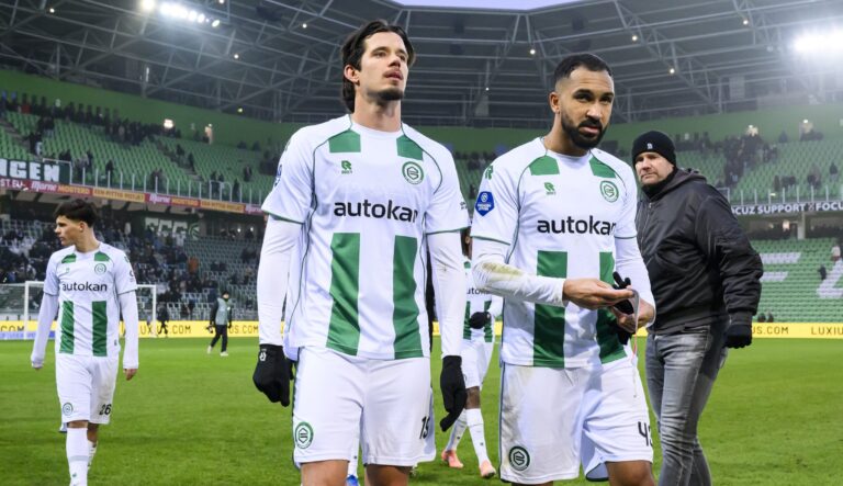 1/25/2026 - GRONINGEN - (L-R) Oskar Zawada of FC Groningen and Marvin Peersman of FC Groningen look disappointed during the Dutch Eredivisie match between FC Groningen and Fortuna Sittard at the Euroborg Stadium on January 25, 2026, in Groningen, Netherlands. COR LASKER / ANP /ANP/Sipa USA
2026.01.25 Groningen
pilka nozna liga holenderska
FC Groningen - Fortuna Sittard
Foto ANP/SIPA USA/PressFocus

!!! POLAND ONLY !!!