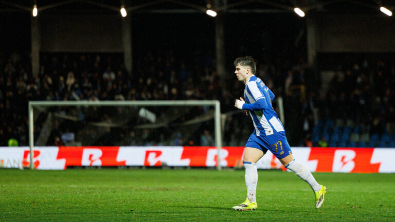 Oskar Pietuszewski seen during Liga Portugal game between Casa Pia AC and FC Porto Maciej Rogowski/ Ball Raw Images Rio Maior Estadio Municipal Rio Maior Portugal Copyright: xMaciejxRogowskix maciejrogowski_casapia_fcporto_2526-1030
2026.02.02 Rio Maior
pilka nozna , liga portugalska
Casa Pia AC - FC Porto
Foto IMAGO/PressFocus

!!! POLAND ONLY !!!