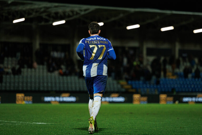 Oskar Pietuszewski seen during Liga Portugal game between Casa Pia AC and FC Porto Maciej Rogowski/ Ball Raw Images Rio Maior Estadio Municipal Rio Maior Portugal Copyright: xMaciejxRogowskix maciejrogowski_casapia_fcporto_2526-1083
2026.02.02 Rio Maior
pilka nozna , liga portugalska
Casa Pia AC - FC Porto
Foto IMAGO/PressFocus

!!! POLAND ONLY !!!
