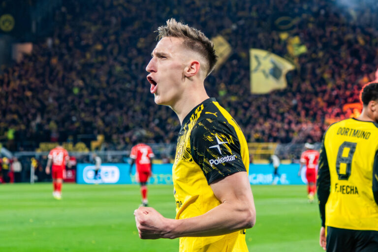 28.02.2026, Borussia Dortmund vs. FC Bayern Munchen, 1. Bundesliga, 24. Spieltag Tor und Jubel zum 1:0 durch Nico Schlotterbeck Borussia Dortmund, 4 Wichtiger Hinweis: Gemaess den Vorgaben der DFL Deutsche Fussball Liga bzw. des DFB Deutscher Fussball-Bund ist es untersagt, in dem Stadion und/oder vom Spiel angefertigte Fotoaufnahmen in Form von Sequenzbildern und/oder videoaehnlichen Fotostrecken zu verwerten *** 28 02 2026, Borussia Dortmund vs FC Bayern Munich, 1 Bundesliga, 24 Matchday Goal and celebration to 1 0 by Nico Schlotterbeck Borussia Dortmund, 4 Important note According to the regulations of the DFL German Football League and the DFB German Football Association, it is prohibited to use photographs taken in the stadium and or of the match in the form of sequential images and or video-like photo series Copyright: xBahhoxKarax
2026.02.28 Dortmund
pilka nozna liga niemiecka
Borussia Dortmund - Bayern Monachium

Foto IMAGO/PressFocus

!!! POLAND ONLY !!!