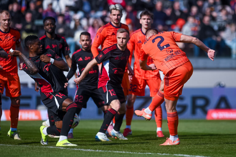 2026.03.01 Nieciecza PKO Ekstraklasa Sezon 2025/2026 Bruk-Bet Termalica Nieciecza - Radomiak Radom

N/z Steve Kingue Bartosz Kopacz

Foto Kacper Pacocha / PressFocus 

2026.03.01 Nieciecza Football Polish Ekstraklasa Season 2025/2026 Bruk-Bet Termalica Nieciecza - Radomiak Radom

Credit: Kacper Pacocha / PressFocus