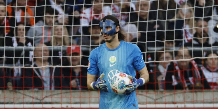 Kamil Grabara VfL Wolfsburg, 01 am Ball , Deutschland, Fussball, 1. Bundesliga, 24.Spieltag, 2025/2026, VfB Stuttgart vs. VfL Wolfsburg, 01.03.2026, Stuttgart MHP Arena Deutschland *** Kamil Grabara VfL Wolfsburg, 01 on the ball , Germany, Soccer, 1 Bundesliga, 24 Matchday, 2025 2026, VfB Stuttgart vs VfL Wolfsburg, 01 03 2026, Stuttgart MHP Arena Germany Copyright: xGrantxHubbsx
2026.03.01 Stuttgart
pilka nozna liga niemiecka
VfB Stuttgart - VfL Wolfsburg

Foto IMAGO/PressFocus

!!! POLAND ONLY !!!