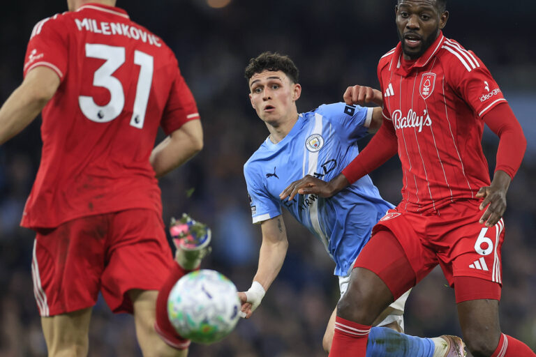 Manchester City v Nottingham Forest, Premier League Phil Foden 47 of Manchester City crosses the ball watched by Ibrahim Sangare 6 of Nottingham Forest during the Premier League match between Manchester City and Nottingham Forest at the Etihad Stadium, Manchester, UK on 4 March 2026. Manchester Etihad Stadium Manchester UK Editorial use only DataCo restrictions apply See www.football-dataco.com , Copyright: xConorxMolloyx PSI-23834-0132
2026.03.05 Manchester
pilka nozna liga angielska
Manchester City - Nottingham Forest

Foto IMAGO/PressFocus

!!! POLAND ONLY !!!