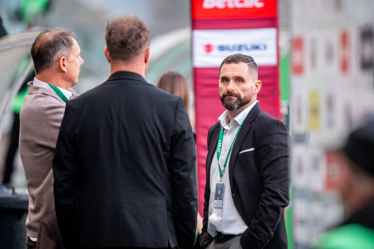 2026.03.07 Wroclaw
Pilka nozna, Betclic 1.Liga sezon 2025/2026
Slask Wroclaw - Wisla Krakow
N/z prezes Slaska Wroclaw Remigiusz Jezierski przed meczem z Wisla Krakow Rafal Grodzicki
Foto Mateusz Porzucek PressFocus

2026.03.07 Wroclaw
Football Polish Second division season 2025/2026
Slask Wroclaw - Wisla Krakow
prezes Slaska Wroclaw Remigiusz Jezierski przed meczem z Wisla Krakow Rafal Grodzicki
Credit: Mateusz Porzucek PressFocus