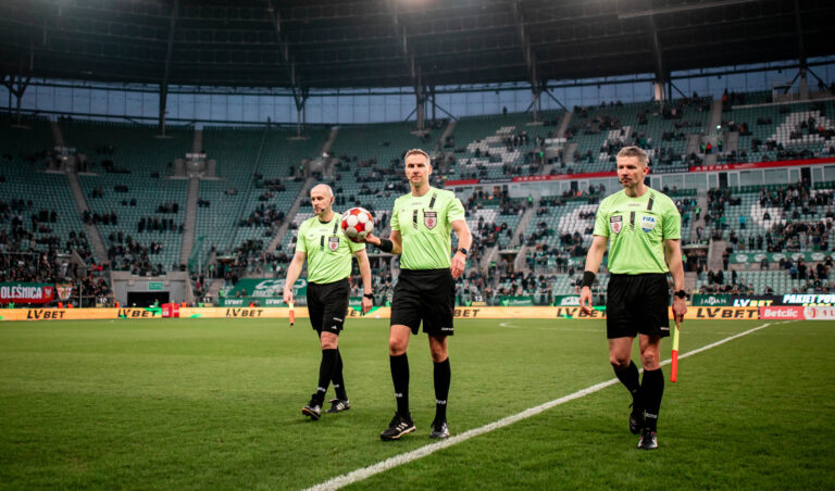 2026.03.07 Wroclaw
Pilka nozna, Betclic 1.Liga sezon 2025/2026
Slask Wroclaw - Wisla Krakow
N/z sedzia Tomasz Kwiatkowski przyznaje walkower dla Slaska Wroclaw
Foto Mateusz Porzucek PressFocus

2026.03.07 Wroclaw
Football Polish Second division season 2025/2026
Slask Wroclaw - Wisla Krakow
sedzia Tomasz Kwiatkowski przyznaje walkower dla Slaska Wroclaw
Credit: Mateusz Porzucek PressFocus