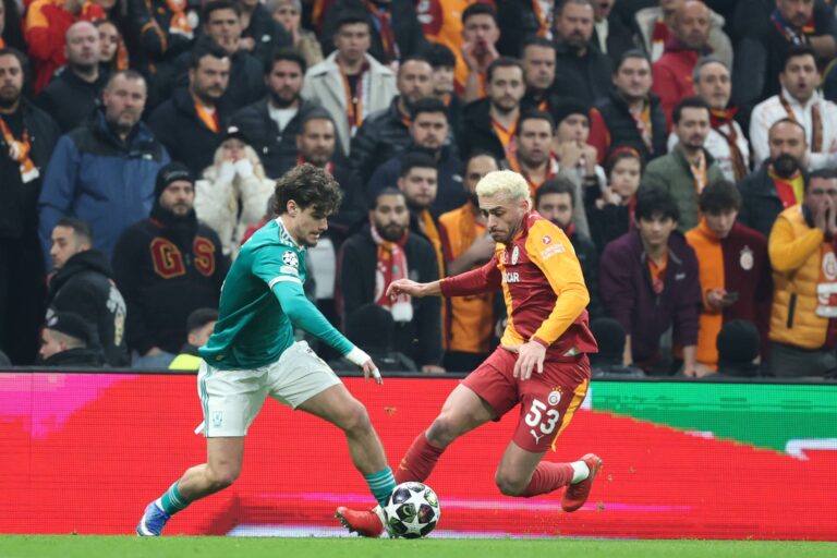 ISTANBUL, TURKEY, MAR. 10, 2026 SOCCER UEFA CHAMPIONS LEAGUE ROUND OF 16 1ST LEG, GALATASARAY vs. LIVERPOOL Baris Alper Yilmaz of Galatasaray A.S. in duel ISTANBUL ISTANBUL, TURKEY RAMS Park RAMS Park, Istanbul TURKEY
2026.03.10 Stambul
pilka nozna liga mistrzow
Galatasaray Stambul - Liverpool FC 
Foto IMAGO/PressFocus

!!! POLAND ONLY !!!