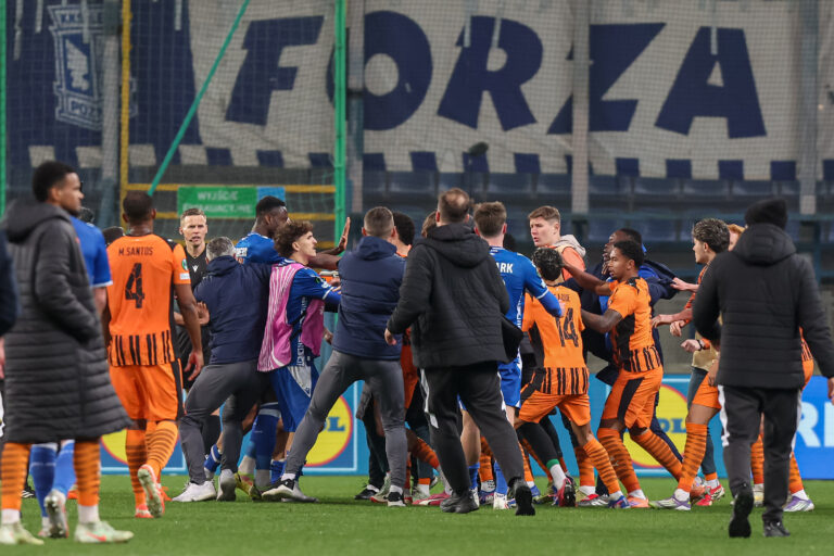 2026.03.19 Krakow
Pilka nozna UEFA Liga Konferencji Faza Play-off 1/8 finalu
Szachtar Donieck - Lech Poznan
N/z zamieszanie bojka
Foto Pawel Jaskolka / PressFocus

2026.03.19 Cracow
Football UEFA Conference League
FC Shakhtar Donetsk - Lech Poznan
Credit: Pawel Jaskolka / PressFocus