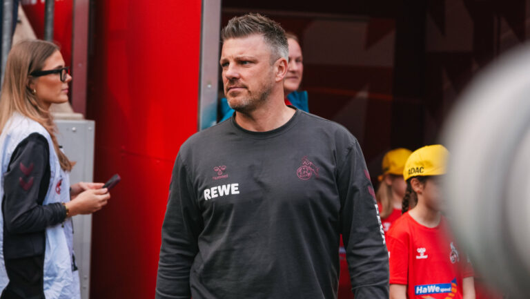 21.03.2026, xjmrgnx, Fussball 1.Bundesliga, 1.FC Koeln - Borussia Mönchengladbach v.l. Chef-Trainer Lukas Kwasniok Koeln kommt aus dem Spielertunnel DFL/DFB REGULATIONS PROHIBIT ANY USE OF PHOTOGRAPHS as IMAGE SEQUENCES and/or QUASI-VIDEO Koeln *** 21 03 2026, xjmrgnx, Soccer 1 Bundesliga, 1 FC Koeln Borussia Mönchengladbach v l Head Coach Lukas Kwasniok Koeln comes out of the players tunnel DFL DFB REGULATIONS PROHIBIT ANY USE OF PHOTOGRAPHS as IMAGE SEQUENCES and or QUASI VIDEO Koeln
2026.03.21 Kolonia
pilka nozna , liga niemiecka
1. FC Koeln - Borussia Moenchengladbach
Foto IMAGO/PressFocus

!!! POLAND ONLY !!!