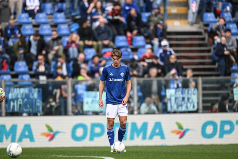 Nico Paz of Calcio Como warms up prior to the Italian Serie A football match Calcio Como and Pisa Sporting Club on March 22, 2026 at the Giuseppe Senigallia stadium in Como, Italy Photo Tiziano Ballabio (Photo by Tiziano Ballabio/IPA Sport / ipa-agency.net/IPA/Sipa USA)
2026.03.22 Como
pilka nozna liga wloska
Como 1907 - Pisa SC
Foto IPA/SIPA USA/PressFocus

!!! POLAND ONLY !!!