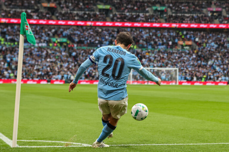 Bernardo Silva of Manchester City takes a corner during the Carabao Cup Final match Arsenal vs Manchester City at Emirates, London, United Kingdom on 22 March 2026

(Photo by Alfie Cosgrove/News Images) in London, United Kingdom on 3/22/2026. (Photo by Alfie Cosgrove/News Images/Sipa USA)
2026.03.22 Londyn
pilka nozna puchar ligi angielskiej
Arsenal Londyn - Manchester City

Foto News Images/SIPA USA/PressFocus

!!! POLAND ONLY !!!