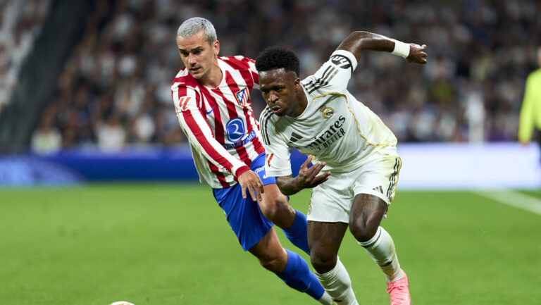 Vinicius Junior of Real Madrid CF battles for the ball with Antoine Griezmann of Atletico de Madrid during the La Liga EA match between Real Madrid CF and Atletico de Madrid at Santiago Bernabeu stadium, on March 22, 2026. - 22/03/2026 - Spain / Madrid / Madrid - PUBLICATIONxNOTxINxFRAxRUS LGMx/xLexPictorium LePictorium_0330413
2026.03.22 Madryt
pilka nozna liga hiszpanska
Real Madryt - Atletico Madryt

Foto IMAGO/PressFocus

!!! POLAND ONLY !!!