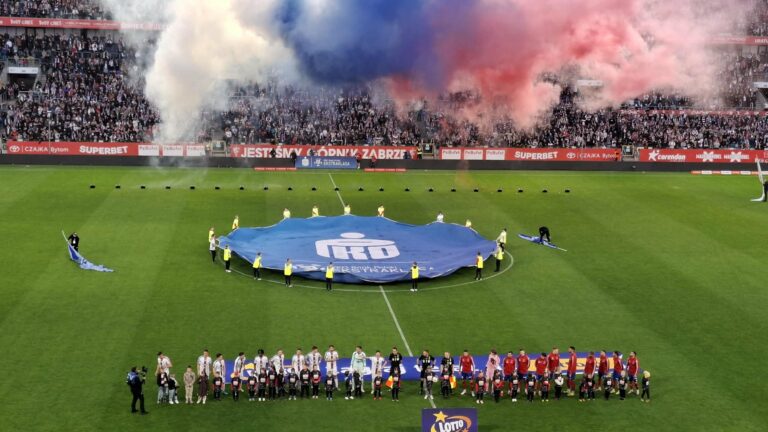 Górnik wygrywa, ale powinien się wstydzić. Boiskowe chamstwo Podolskiego! [KOMENTARZ]