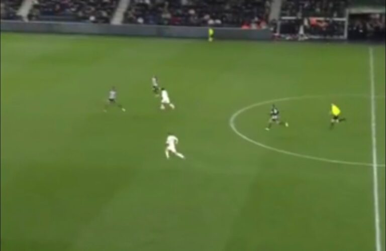 Kosmiczny gol w Ligue 1! Strzały z ponad 40 metrów od bramki [WIDEO]