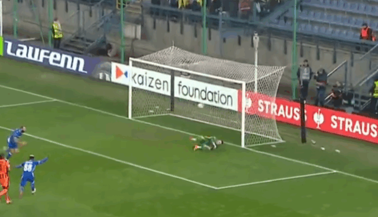 Ishak wyrównał wynik dwumeczu z Szachtarem. Pewnie wykonana jedenastka [WIDEO]