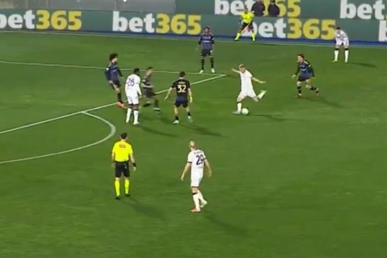 Kosmiczny gol w Serie A! Idealny strzał w okienko [WIDEO]