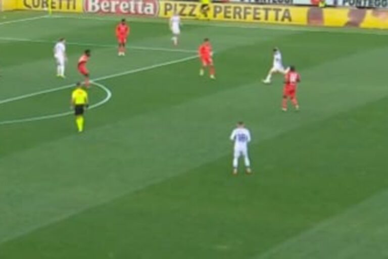 Cudowny gol w Serie A! Idealne uderzenie z dystansu [WIDEO]