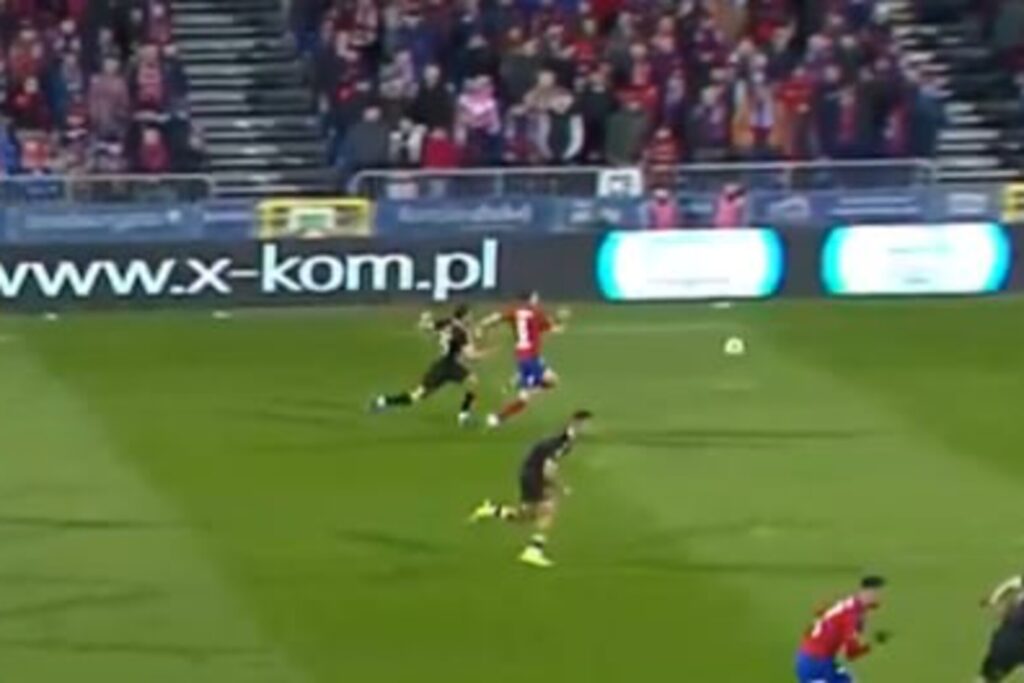 Kłopoty, kłopoty Pogoni! Przegrywa i gra w osłabieniu [WIDEO]