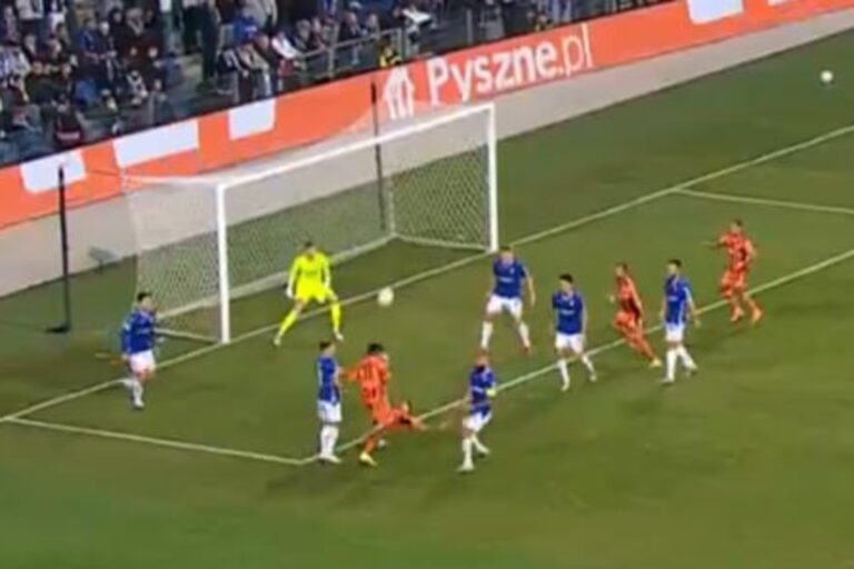 Cudowny gol w meczu Lecha! Idealna przewrotka [WIDEO]