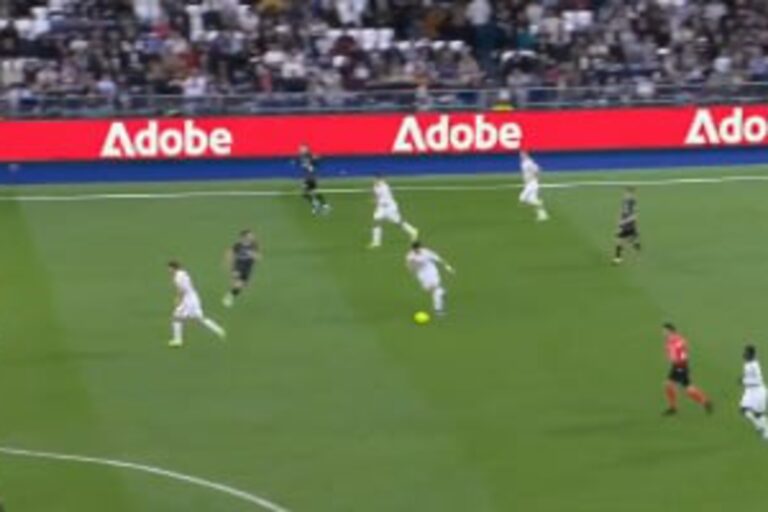 Pewny triumf Realu Madryt i kosmiczna bramka! Trafił z własnej połowy [WIDEO]