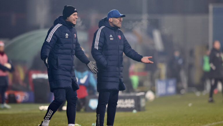 2024.12.07 Czestochowa
pilka nozna PKO Ekstraklasa sezon 2024/2025
Rakow Czestochowa  - Motor Lublin
N/z Marek Papszun , Dawid Szwarga 
Foto Grzegorz Misiak / PressFocus

2024.12.07 Czestochowa
Football - Polish PKO Ekstraklasa season 2024/2025
Rakow Czestochowa  - Motor Lublin
Marek Papszun , Dawid Szwarga 
Credit: Grzegorz Misiak / PressFocus