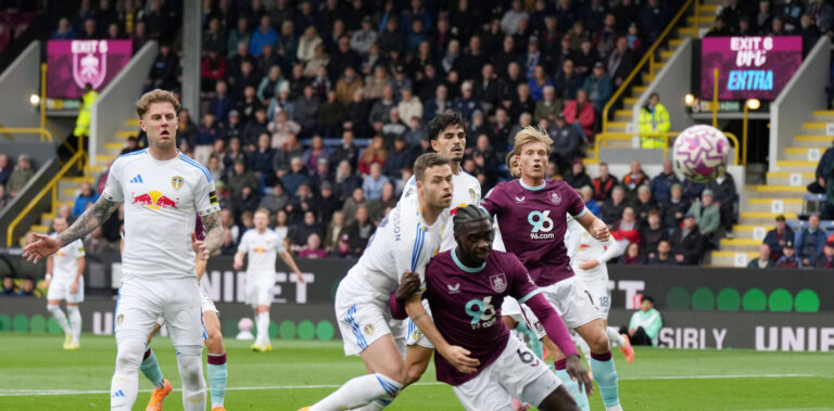 Burnley v Leeds United, Burnley, UK - 18 Oct 2025 Axel Tuanzebe of Burnley FC during the Premier League match between Burnley and Leeds United at Turf Moor, Burnley on 18 October 2025  Burnley Turf Moor Burnley England Copyright: xHarryxCornish/PPAUKx PPA-223828
2025.10.18 Burnley
pilka nozna liga angielska
Burnley - Leeds United
Foto IMAGO/PressFocus

!!! POLAND ONLY !!!