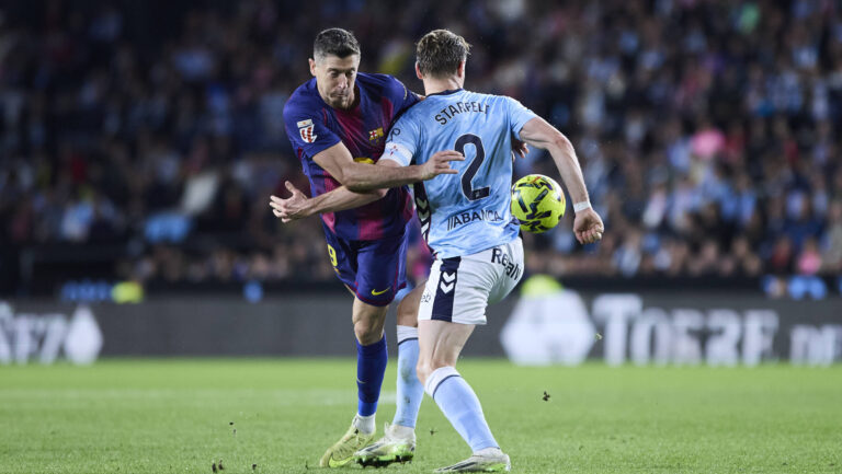 RC Celta de Vigo v FC Barcelona, Barca - LaLiga EA Sports VIGO, SPAIN - NOVEMBER 9: Robert Lewandowski of FC Barcelona competes for the ball with Carl Starfelt of Celta de Vigo during to the LaLiga EA Sports match between RC Celta de Vigo and FC Barcelona at Abanca Balaidos stadium on November 9, 2025 in Vigo, Spain. Photo by Diego Simon/Photo Players Images/Magara Press Vigo Abanca Balaidos Stadium Spain Copyright: xDiegoxSimonx
2025.11.09 Vigo
pilka nozna , liga hiszpanska
Celta Vigo - FC Barcelona
Foto IMAGO/PressFocus

!!! POLAND ONLY !!!
