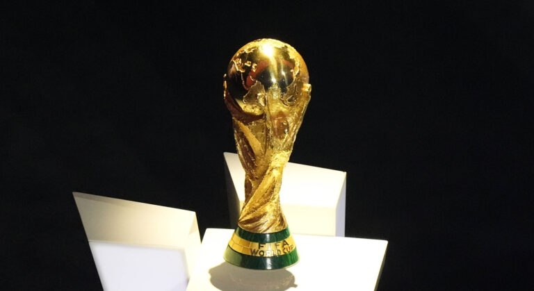 FIFA WM Pokal steht bereit - Washington 05.12.2025: Weltmeisterschafts-Auslosung 2026, World Cup 2026 Final Draw, John F Kennedy Center *** FIFA World Cup trophy is ready Washington 05 12 2025 World Cup Draw 2026, World Cup 2026 Final Draw, John F Kennedy Center
2025.12.05 Waszyngton
pilka nozna , mistrzostwa swiata 2026 , ceremonia losowania
Losowanie mistrzostw swiata 2026
Foto IMAGO/PressFocus

!!! POLAND ONLY !!!