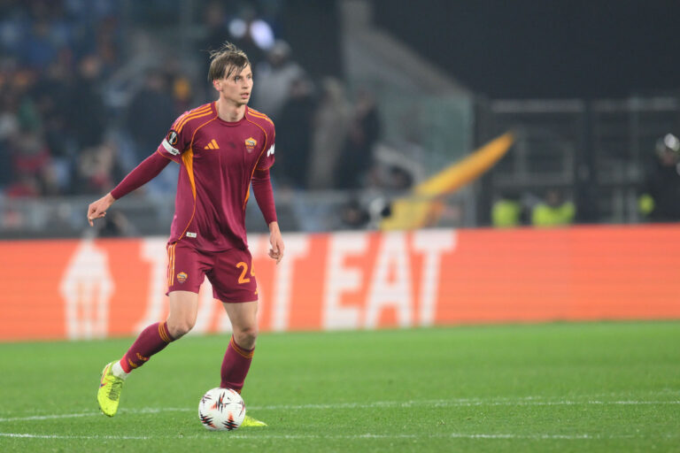 Jan Ziolkowski of AS Roma runs with the ball during the match of the Uefa Europa League Matchday 7 between A.S. Roma and Stuttgart at the Olimpico Stadium on Jan 22, 2026 in Rome, Italy.  during  AS Roma vs VfB Stuttgart, Football Europa League match in Rome, Italy, January 22 2026 (Photo by Roberto Ramaccia/IPA Sport / ipa-agency.net/IPA/Sipa USA)
2026.01.22 Rzym
pilka nozna liga Europy
AS Roma - VfB Stuttgart
Foto IPA/SIPA USA/PressFocus

!!! POLAND ONLY !!!