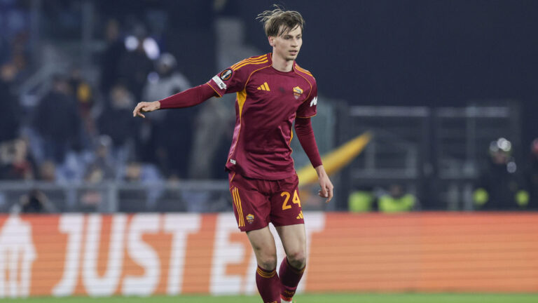 Roma's Polish defender Jan Ziolkowski controls the ball during UEFA Europa League phase match day 7 between AS Roma vs VfB Stuttgart at Olimpico stadium on November 22, 2026 in Rome, Italy. (Photo by Antonio Balasco/IPA Sport / ipa-agency.net/IPA/Sipa USA)
2026.01.22 Rzym
pilka nozna , Liga Europy
AS Roma - VfB Stuttgart
Foto IPA/SIPA USA/PressFocus

!!! POLAND ONLY !!!